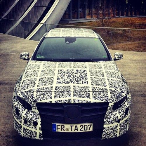 Codes cars. QR код на авто. QR код автомобиля Мерседес. QR коды на машинах. QR код на крыше машины.